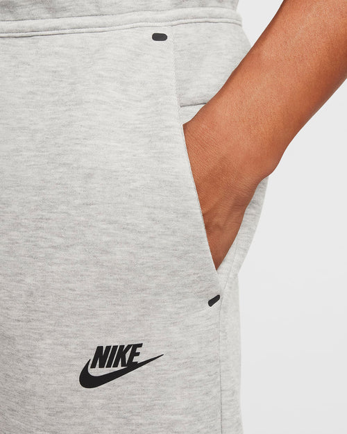 Pantalón Nike Tech Fleece - Gris/Negro - Footkorner