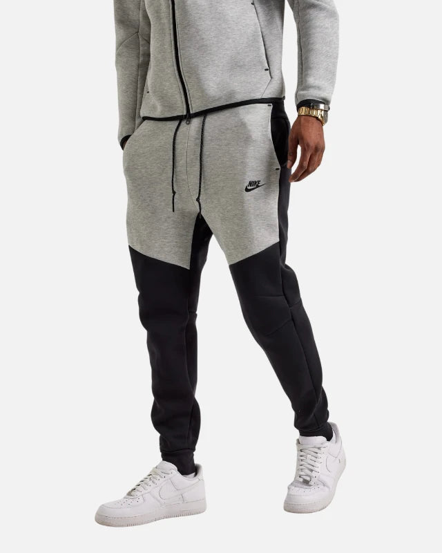 FootkornerPantaloni Nike Tech Fleece - Nero/Grigio