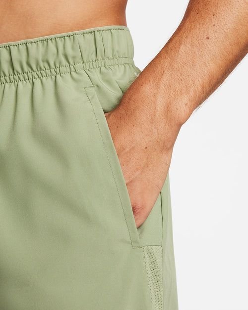 Short Nike Running Dri-FIT Challenger - Verde - Footkorner