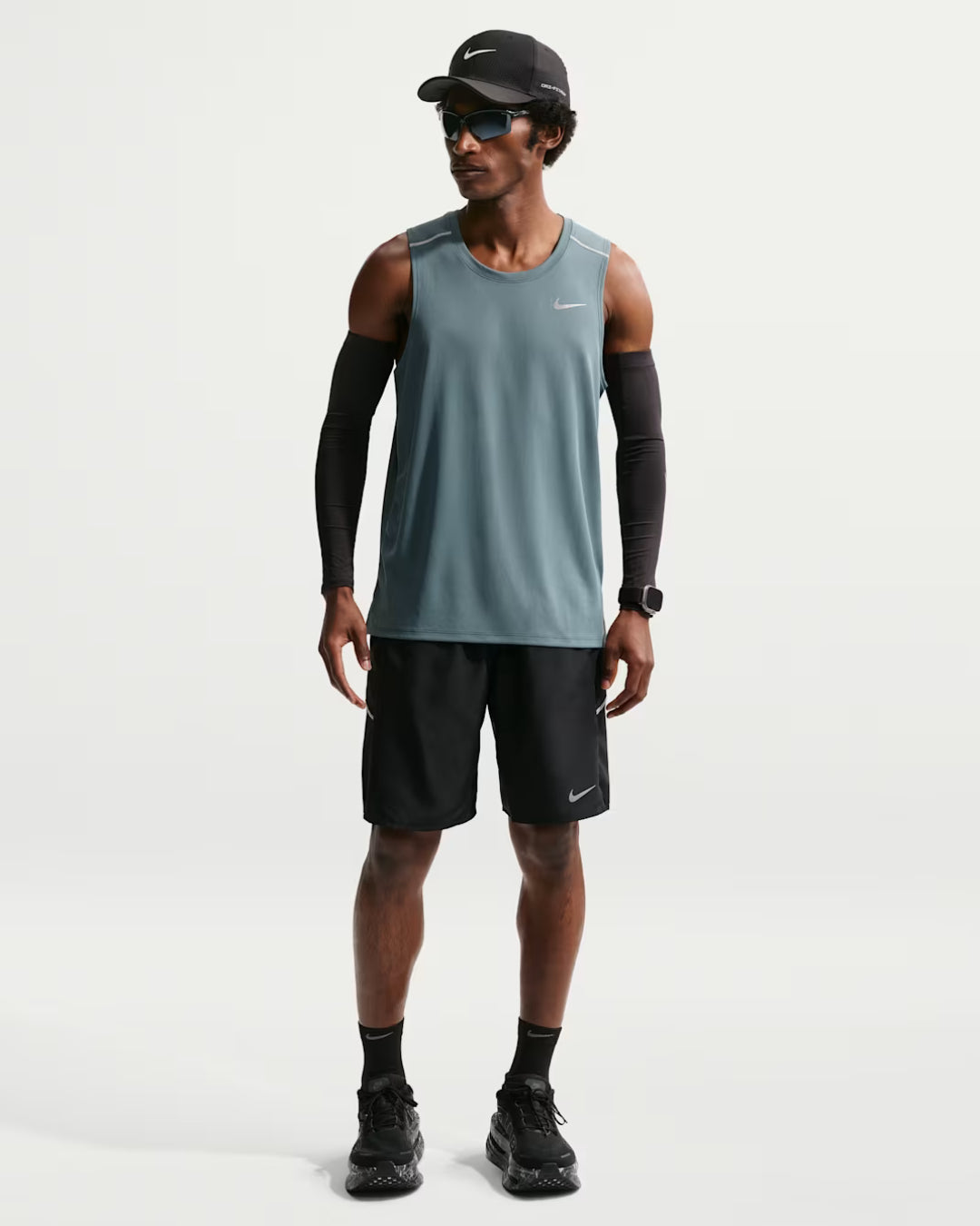 FootkornerNike Miler Shorts - Schwarz