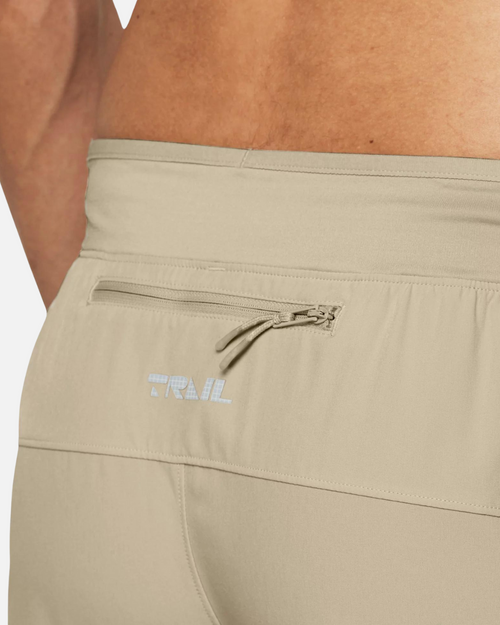 Pantalón corto Under Armour Launch Trail - Beige - Footkorner