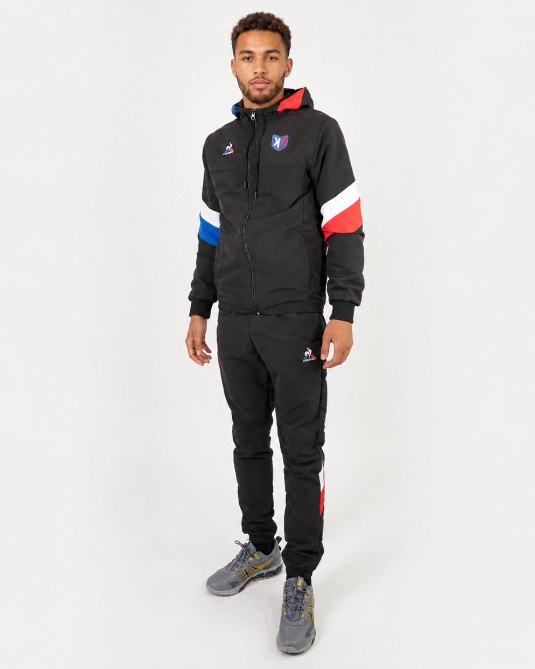 FootkornerFK x Le Coq Sportif Trainingsanzug – Schwarz/Blau/Rot