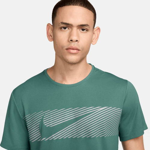 T-shirt Nike Challenger Flash - Vert - Footkorner
