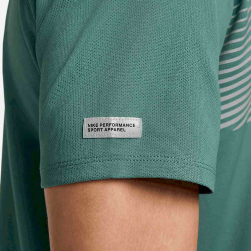 T-shirt Nike Challenger Flash - Vert - Footkorner