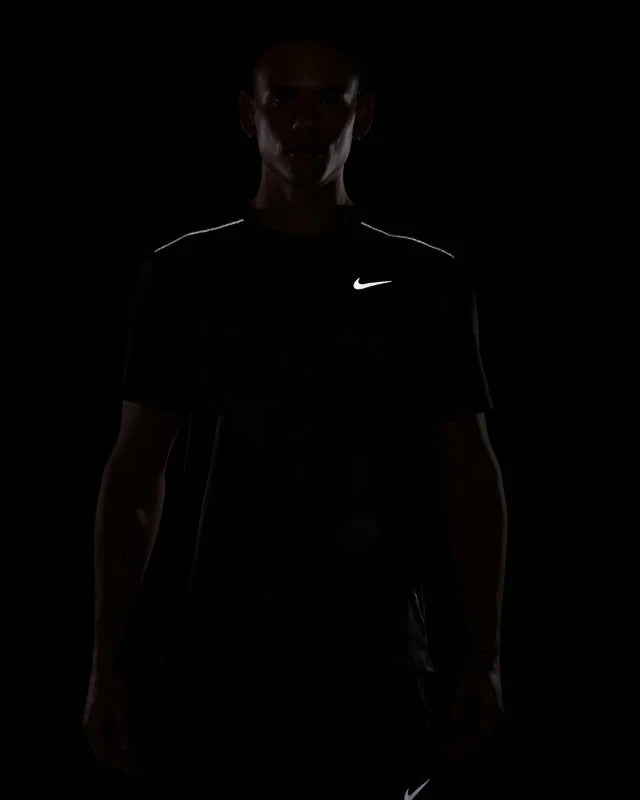 FootkornerNike Miler T-Shirt – Grau