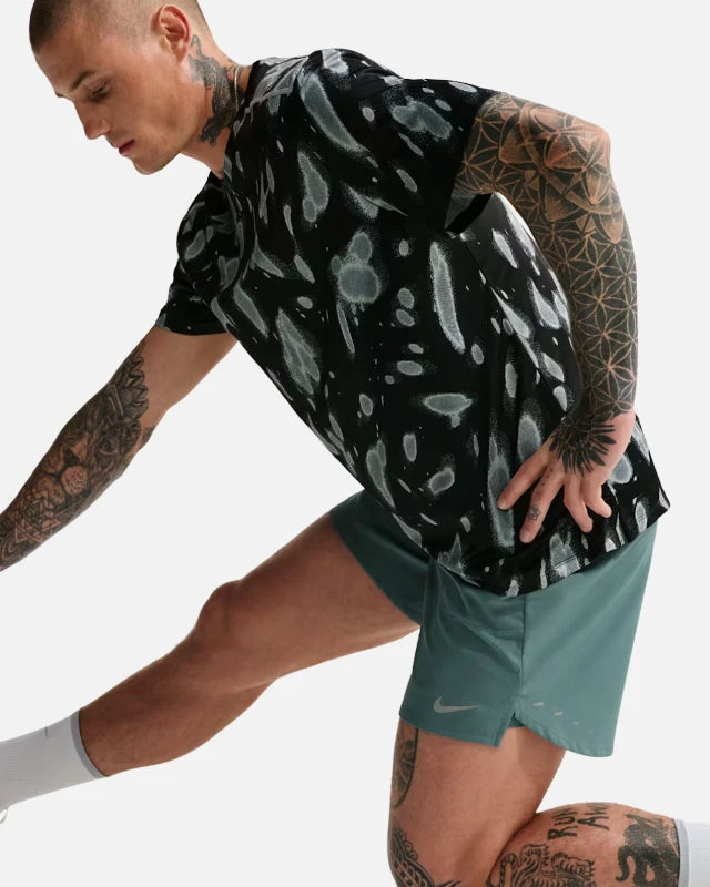 FootkornerT-shirt Nike Miler – Nero