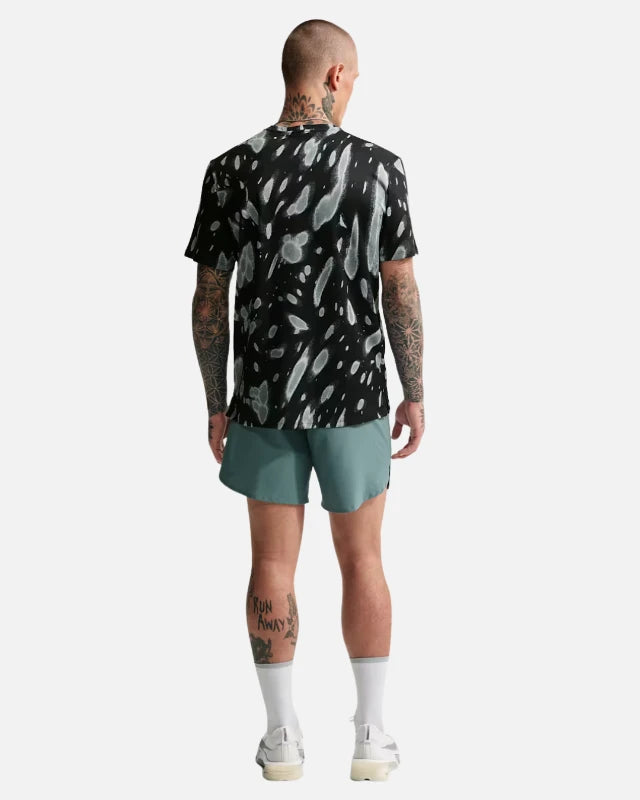 FootkornerT-shirt Nike Miler – Nero