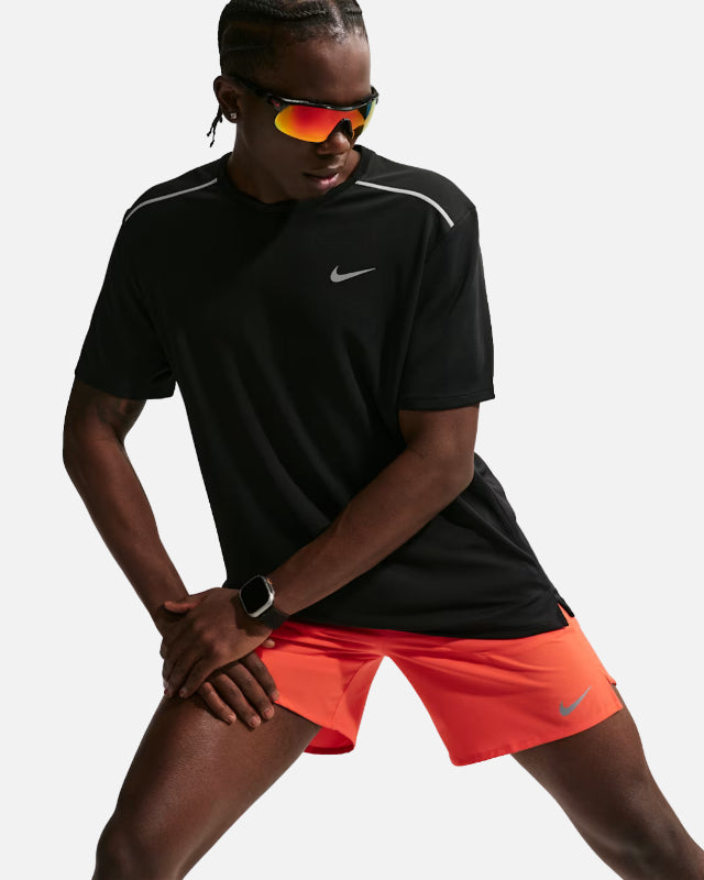 FootkornerNike Miler T-Shirt - Schwarz