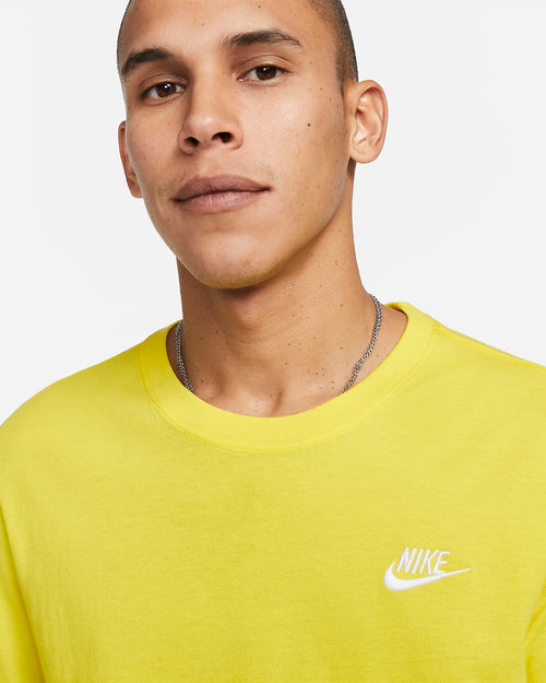 T-shirt Nike Sportswear Club - Gialla - Footkorner