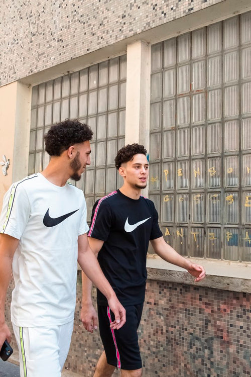 T-shirt Nike Sportswear Repeat - Beige/Nero/Verde - Footkorner