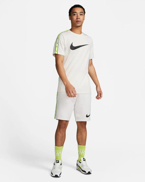 T-shirt Nike Sportswear Repeat - Beige/Nero/Verde - Footkorner
