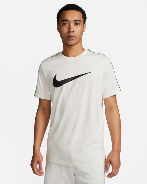 T-shirt Nike Sportswear Repeat - Beige/Nero/Verde - Footkorner