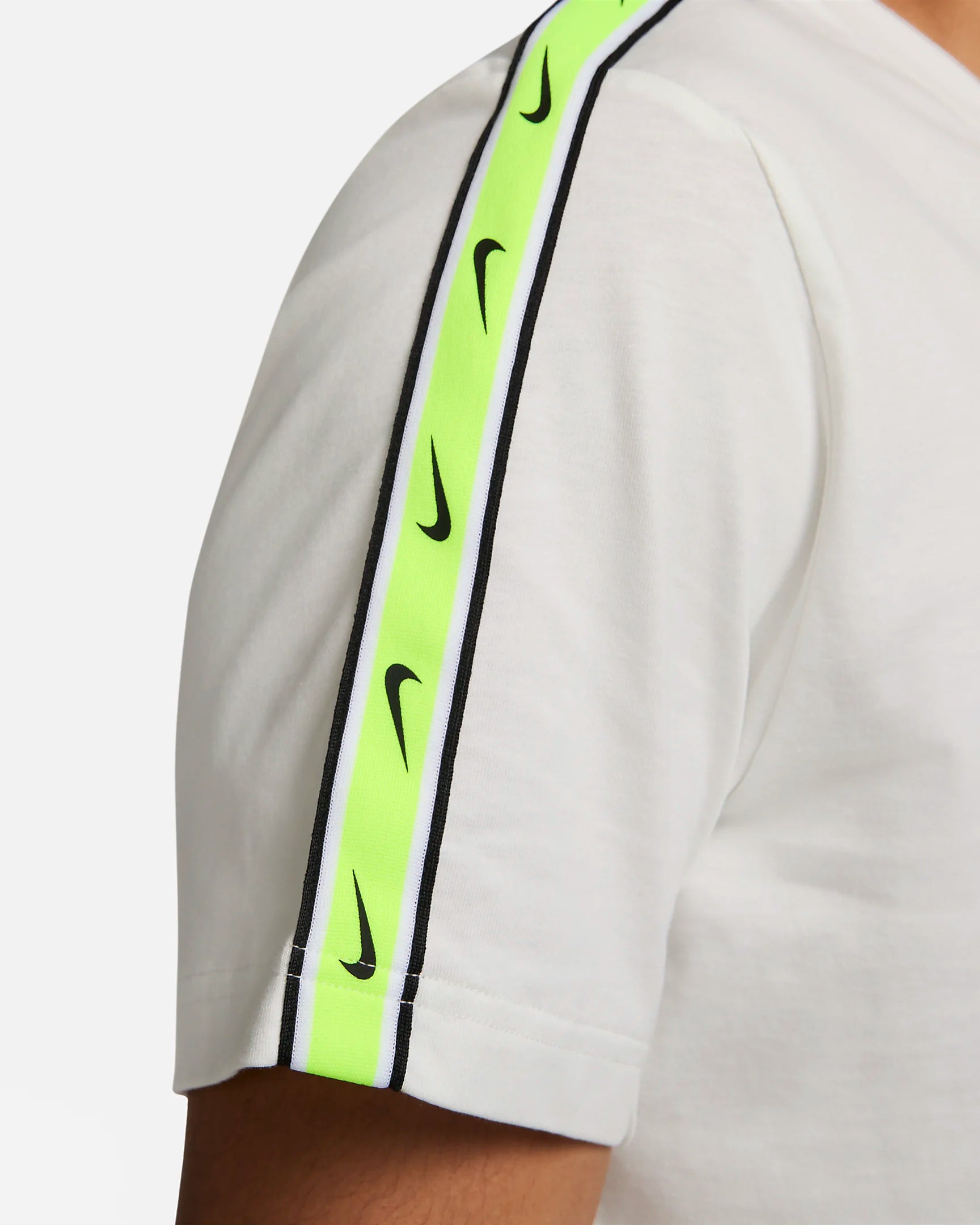 FootkornerT-shirt Nike Sportswear Repeat - Beige/Nero/Verde