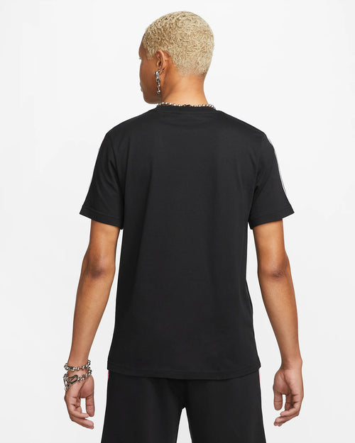 T-Shirt Nike Sportswear Repeat – Schwarz/Weiß/Rose - Footkorner