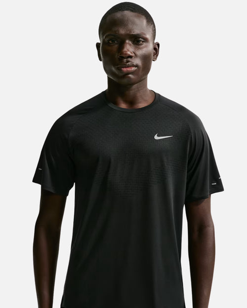 Nike Stride T-Shirt – Schwarz - Footkorner