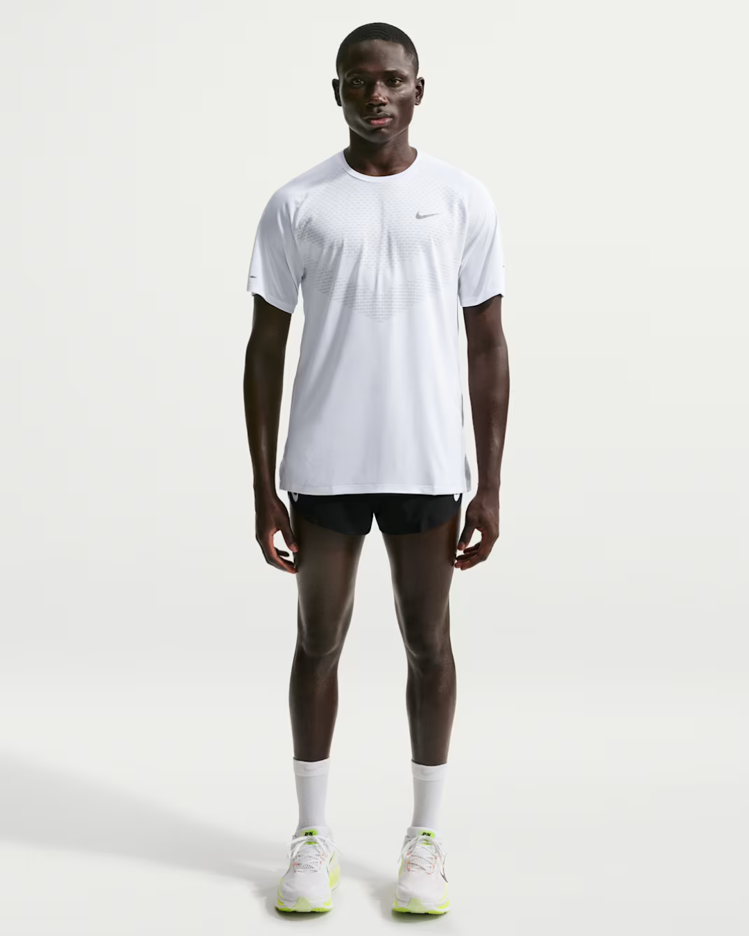 FootkornerNike Stride T-Shirt - Weiß