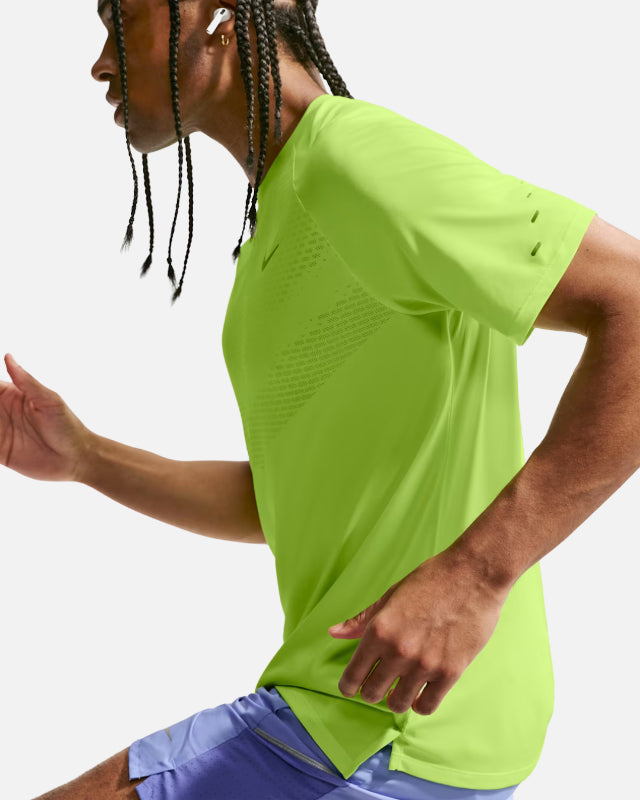 FootkornerT-sihrt Nike Stride - Jaune