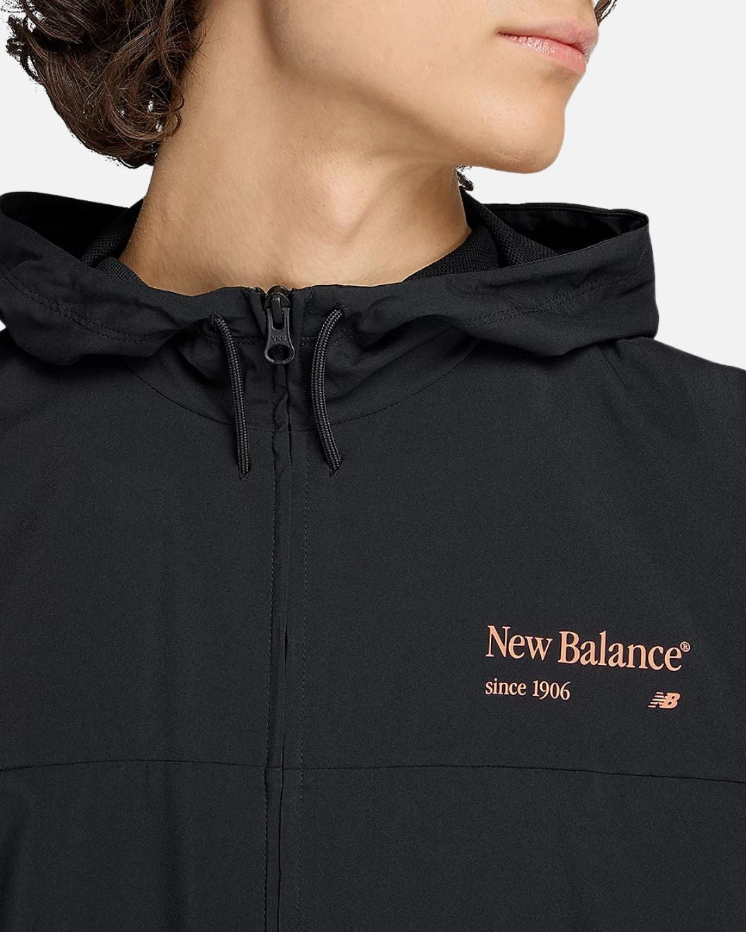 FootkornerVeste à capuche New Balance Reimagined Woven Graphic - Noir