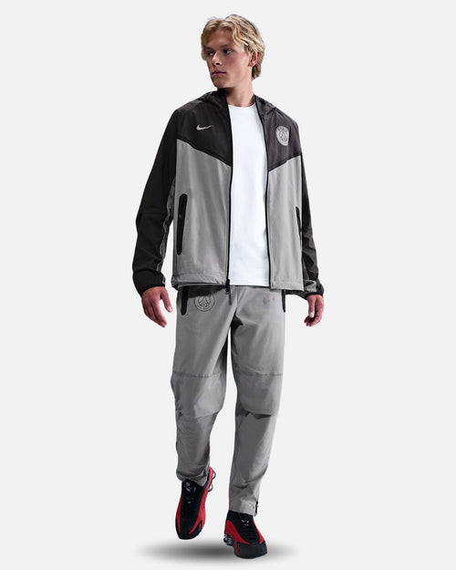 PSG Tech Gewebte Windrunner Trainingsjacke 2025/2026 - Grau/Schwarz - Footkorner