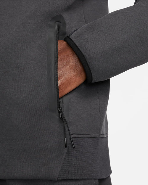 Chaleco Nike Tech Fleece Windrunner - Negro/Gris Antracita - Footkorner