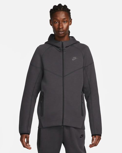 Chaleco Nike Tech Fleece Windrunner - Negro/Gris Antracita - Footkorner
