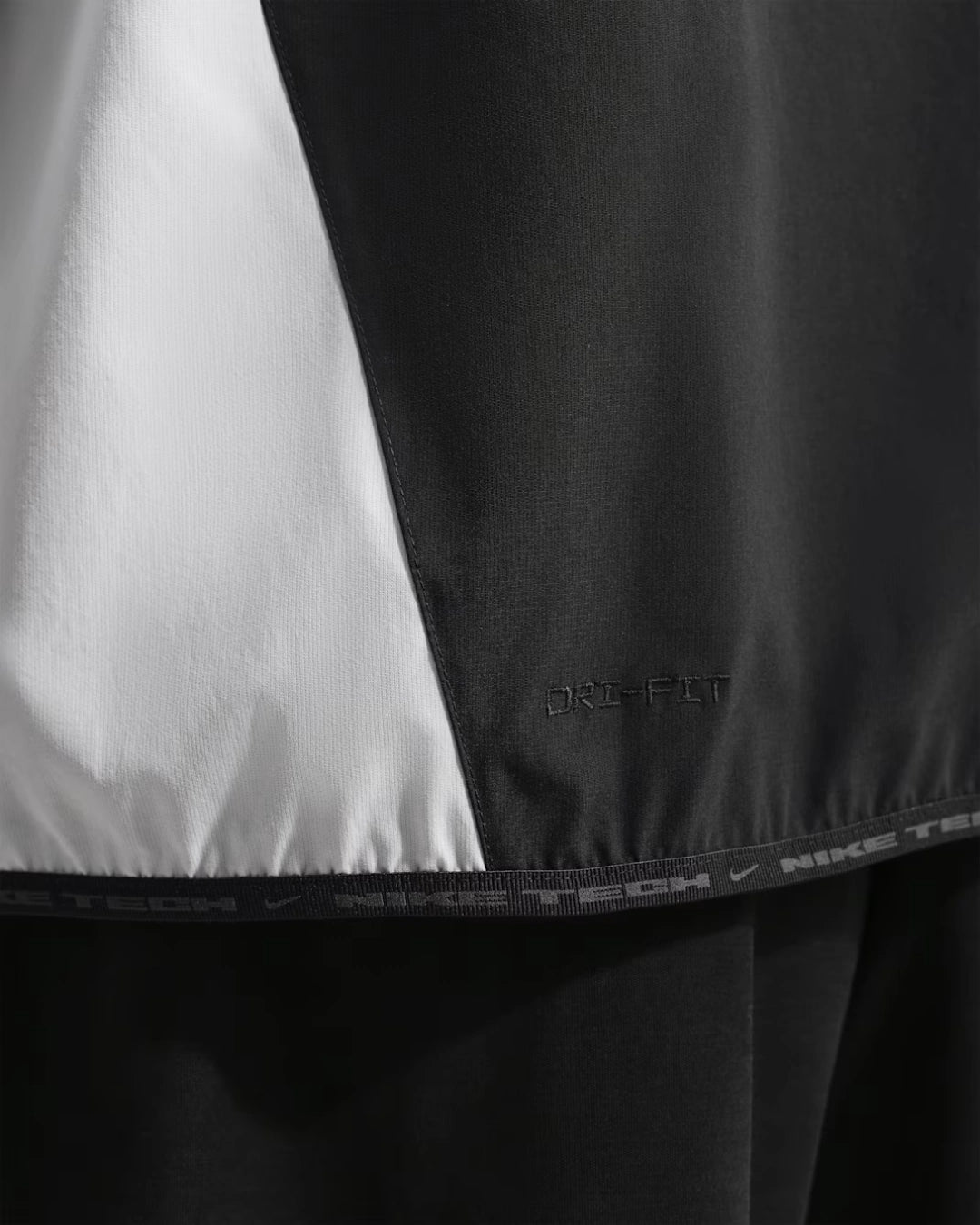 FootkornerVeste Nike Tech Helios - Noir/Blanc