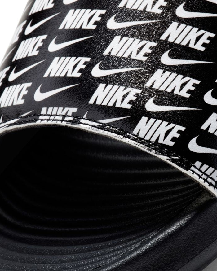 FootkornerNike Victori One Slides – Schwarz/Weiß
