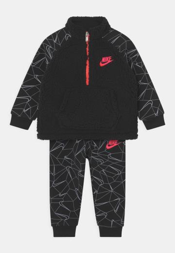 Nike Sportswear Print-Trainingsanzug-Set für Kleinkinder – Schwarz/Pink