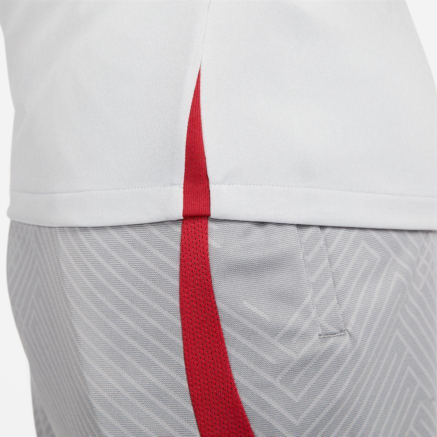 FootkornerMaglia allenamento Liverpool Strike - grigia/rossa