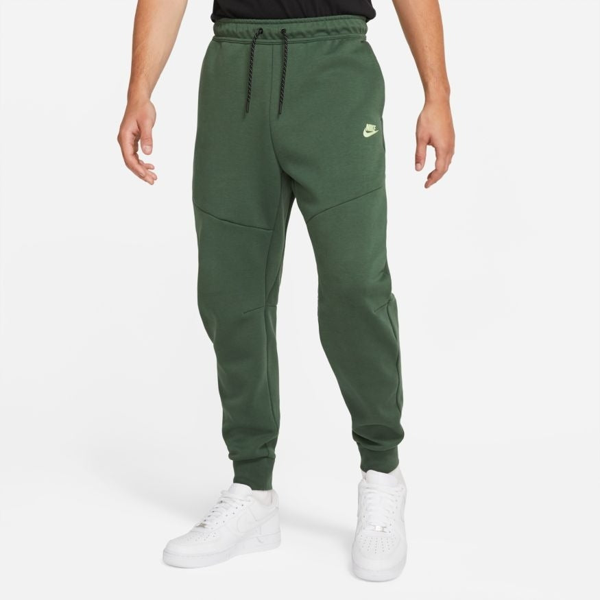 FootkornerNike Tech Fleece Joggers - Green