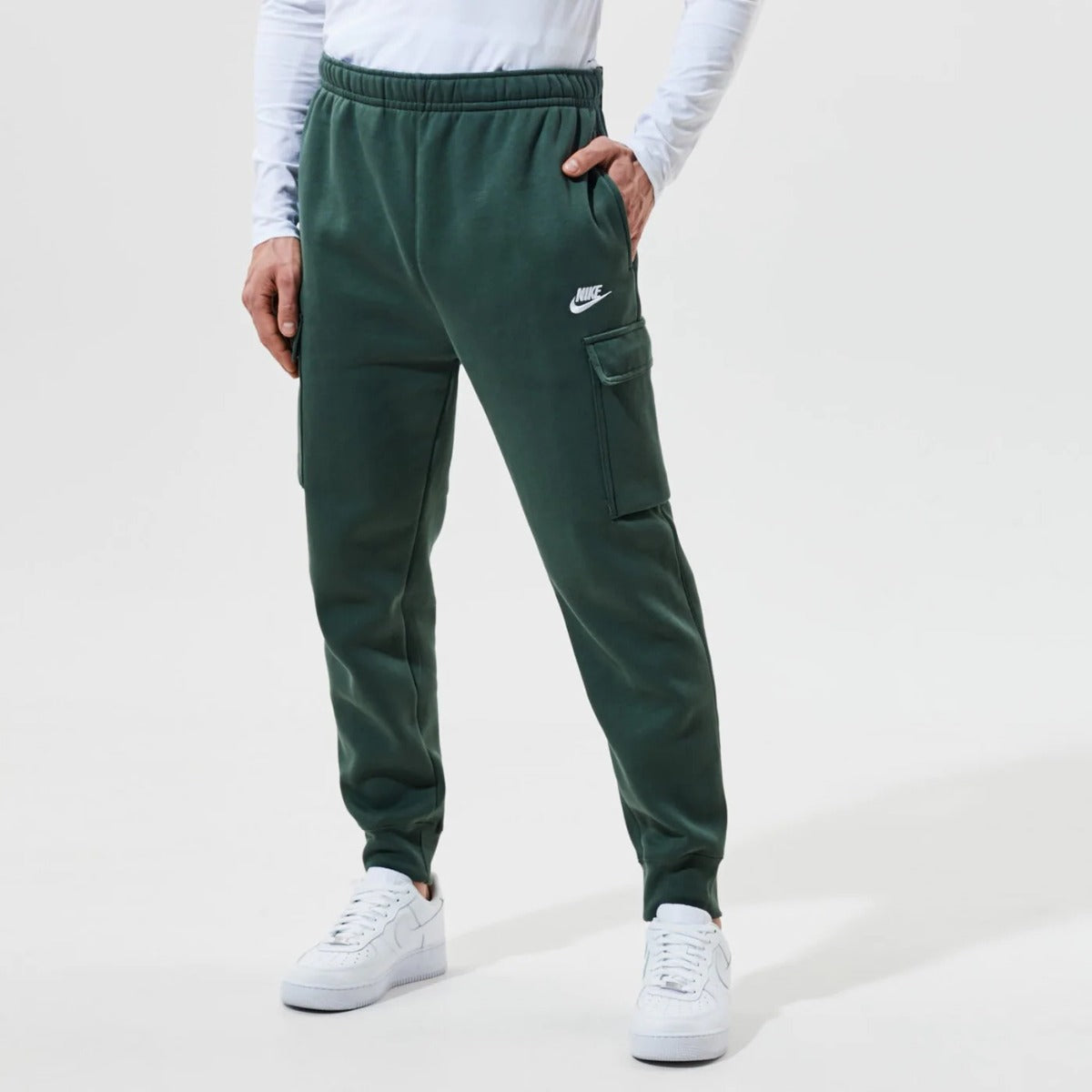 FootkornerPantalon cargo Nike Sportswear Fleece - Vert
