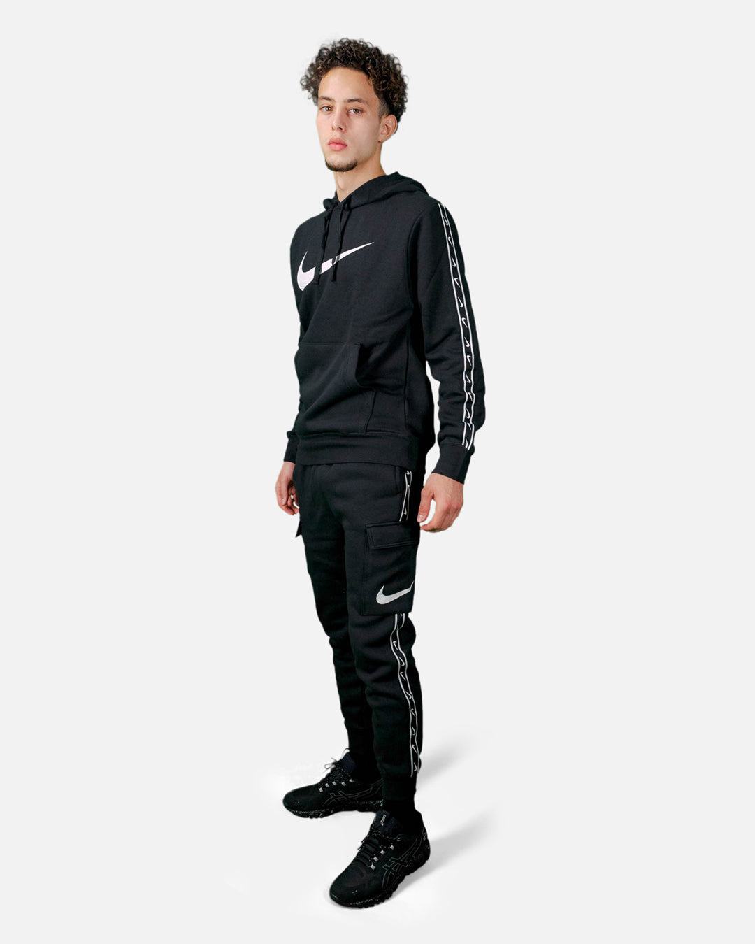 FootkornerPantaloni Nike Sportswear Repeat - neri