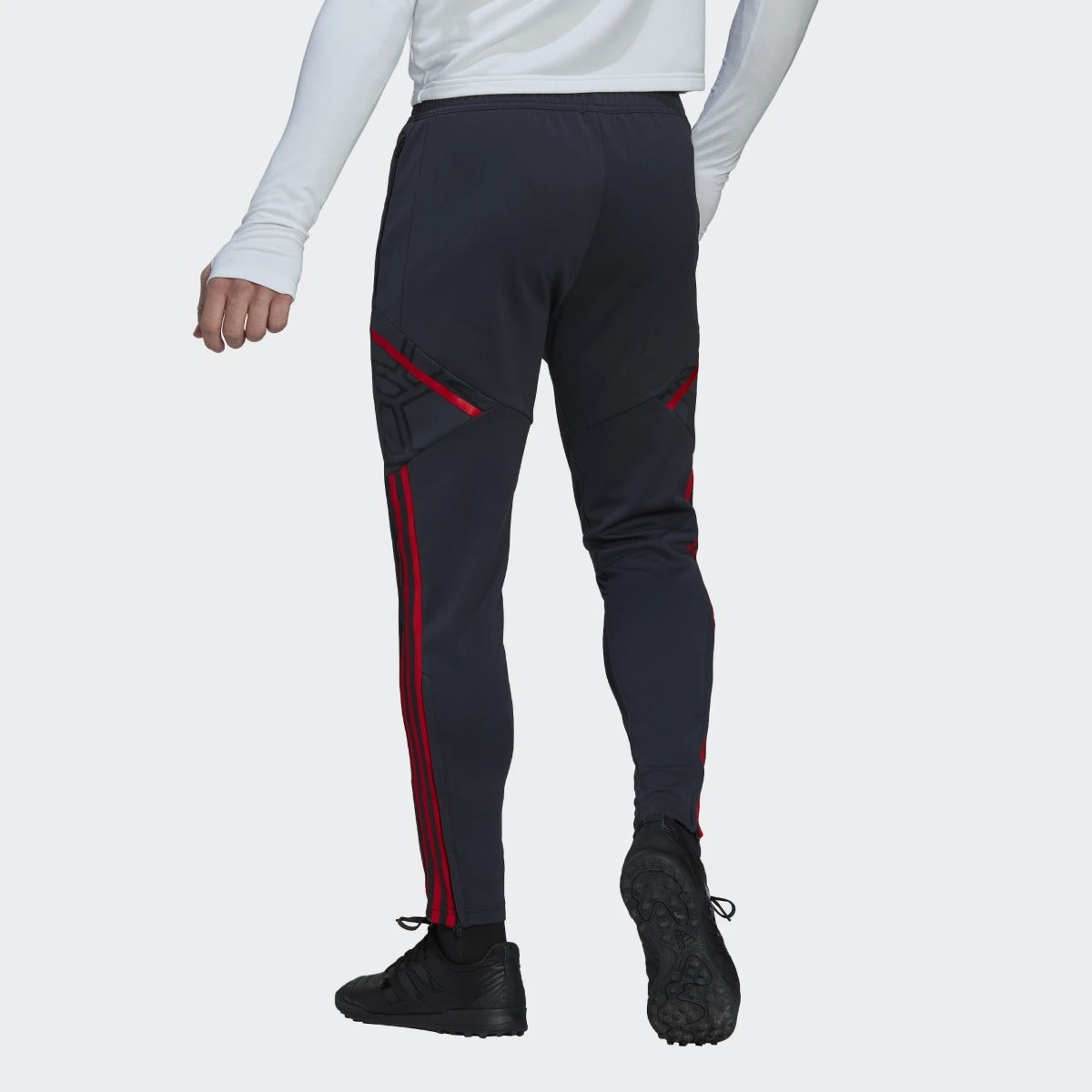 FootkornerBayern München Trainingshose 2022/2023 – Schwarz/Rot