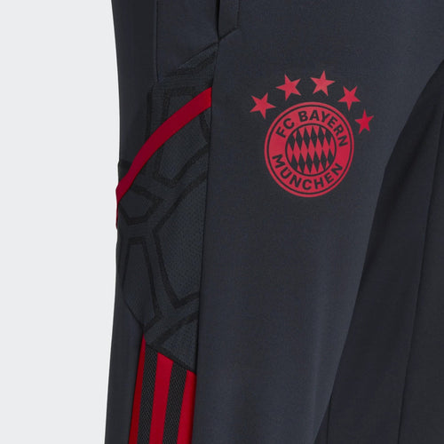 Bayern München Trainingshose 2022/2023 – Schwarz/Rot - Footkorner