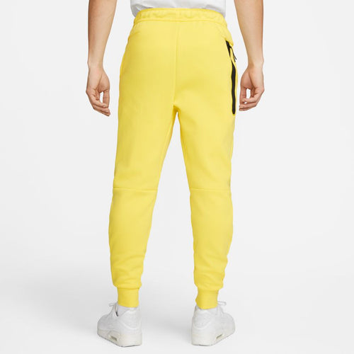 Joggers Nike Tech Fleece - Amarillo/Negro - Footkorner