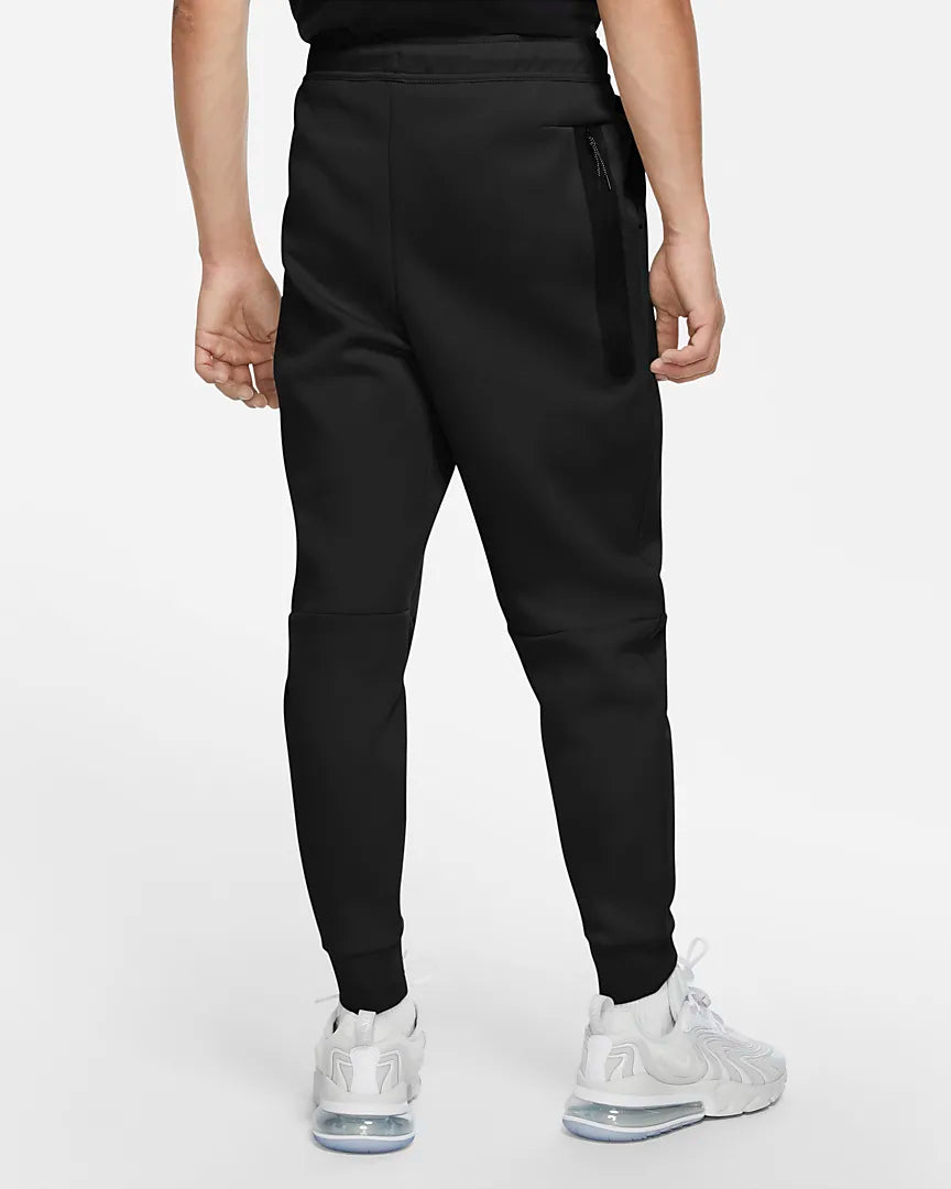 FootkornerNike Tech Fleece Joggers - Black