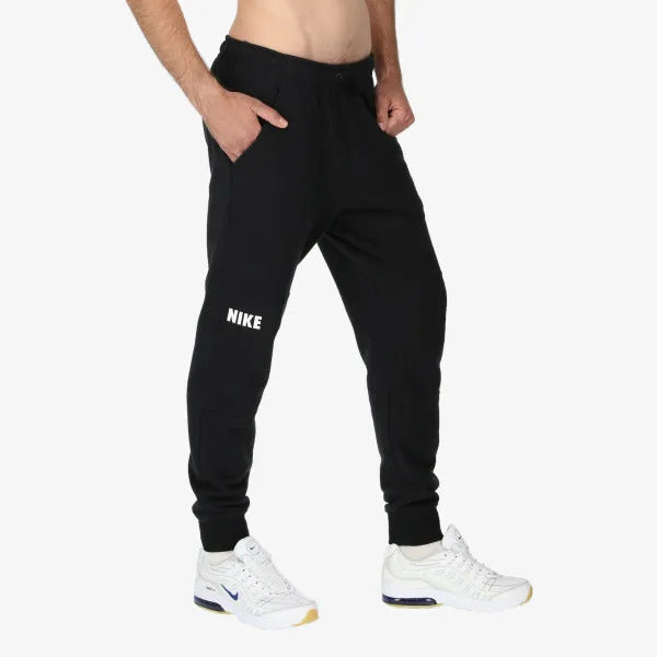 FootkornerNike Sportswear Essentials Pants - Black