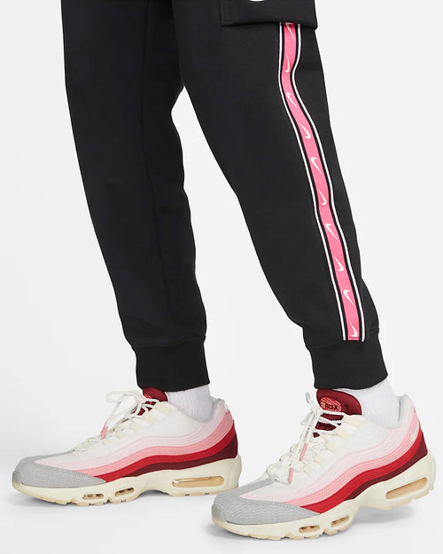 Pantalon Nike Sportswear Repeat – Schwarz/Rosa/Weiß - Footkorner