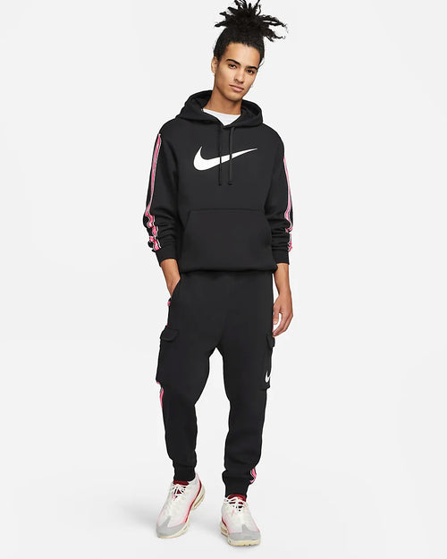 Pantalon Nike Sportswear Repeat – Schwarz/Rosa/Weiß - Footkorner