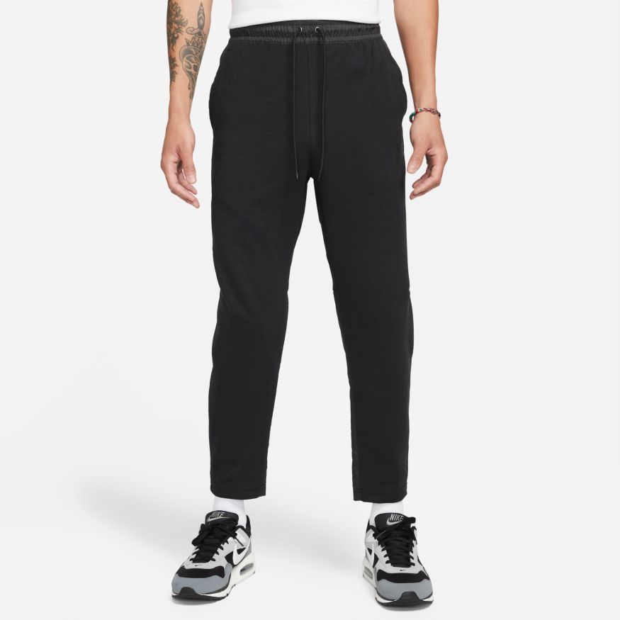 FootkornerNike Sportswear Tech Essentials Pants - Black