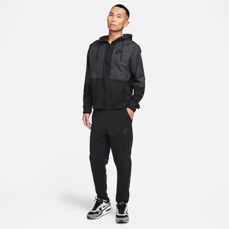 FootkornerNike Sportswear Tech Essentials Pants - Black