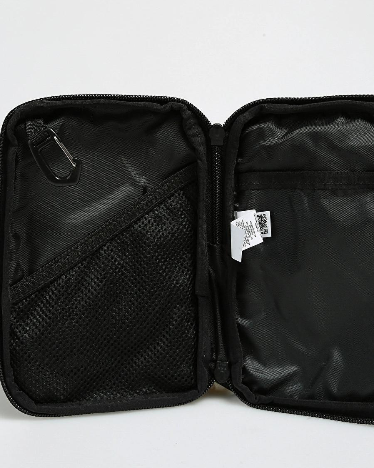 FootkornerUnder Armour Loudon Umhängetasche – Schwarz/Weiß