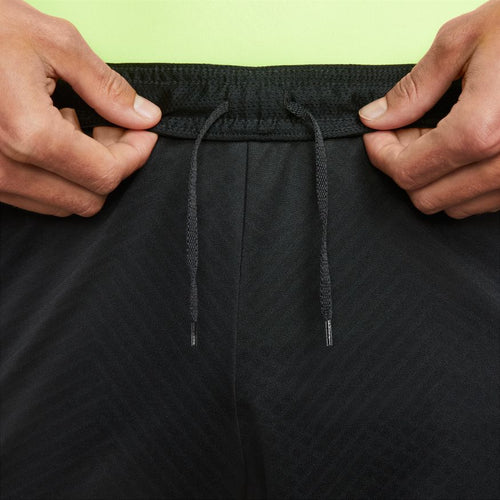 Tottenham Hotspur Strike Training Shorts - Black/Yellow - Footkorner