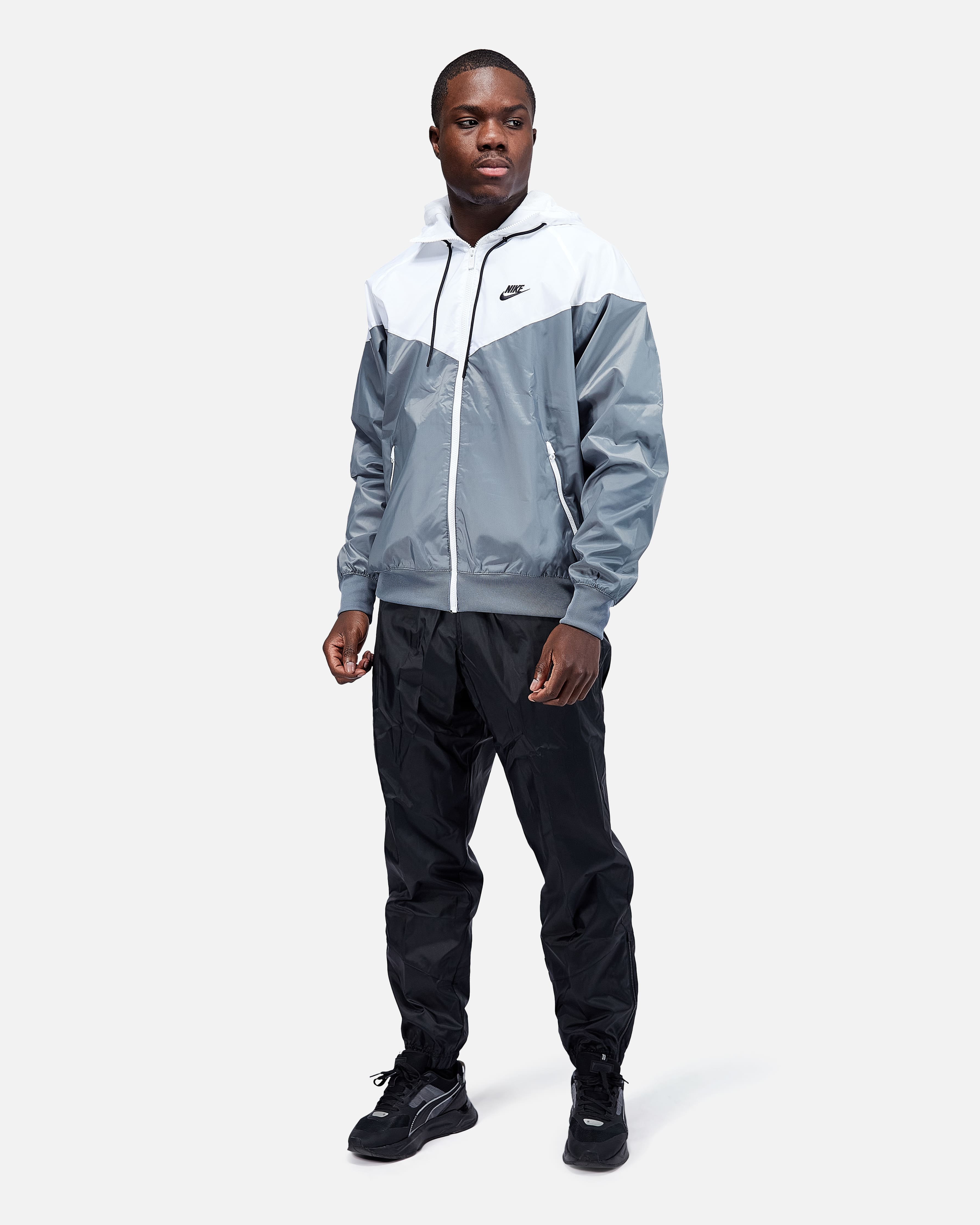Nike Sportswear Windrunner Trainingsanzug – Grau/Weiß/Schwarz