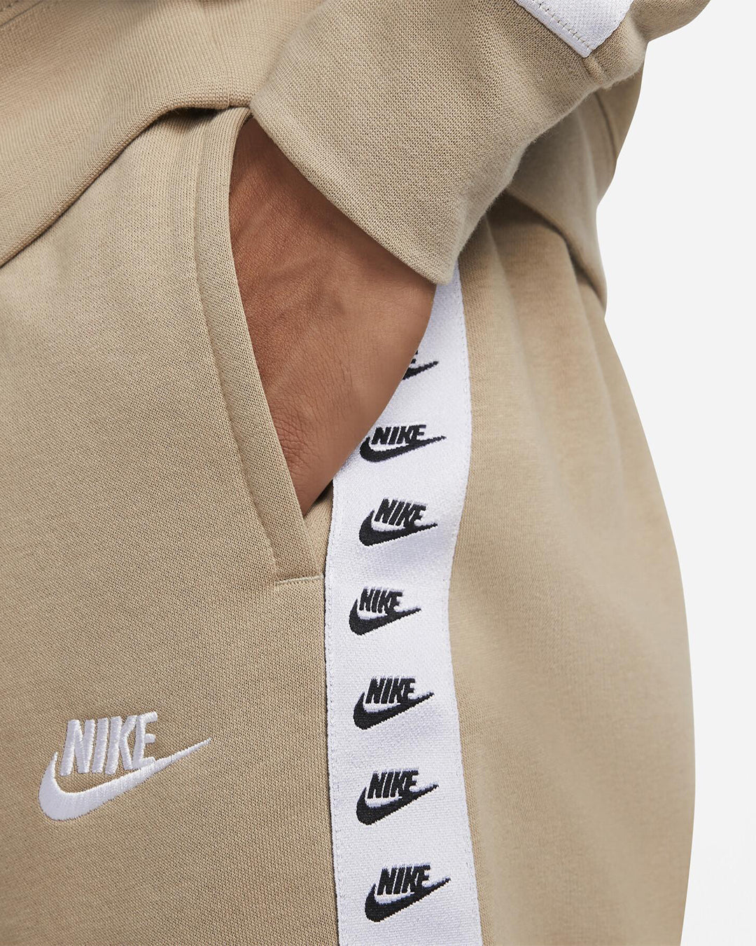 FootkornerNike Sportswear Essential Tracksuit - Beige/White/Black