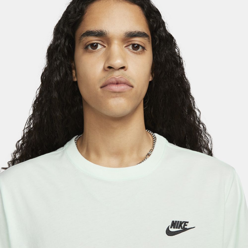 FootkornerT-shirt Nike Sportswear Club - Vert PÃ¢le