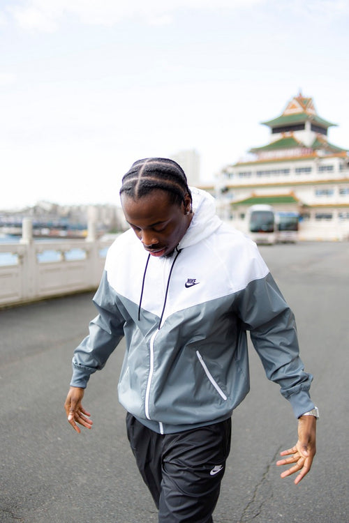 Nike Sportswear Windrunner Wind Jacket - Grey/White - Footkorner