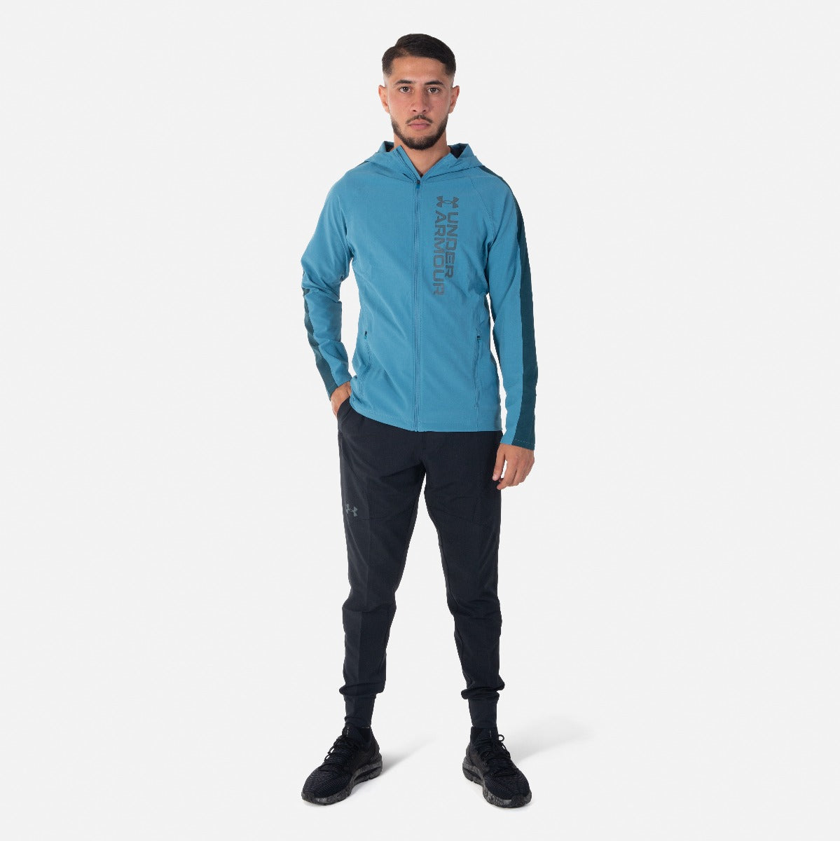 FootkornerUnder Armour UA Outrun The Storm Jacke – Blau/Schwarz