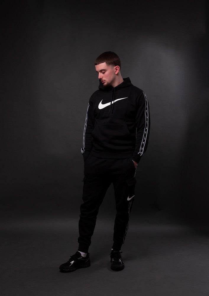 FootkornerPantaloni Nike Sportswear Repeat - neri
