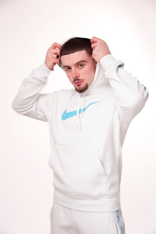 Nike Sportswear Repeat Hoodie – Weiß/Blau/Grau - Footkorner
